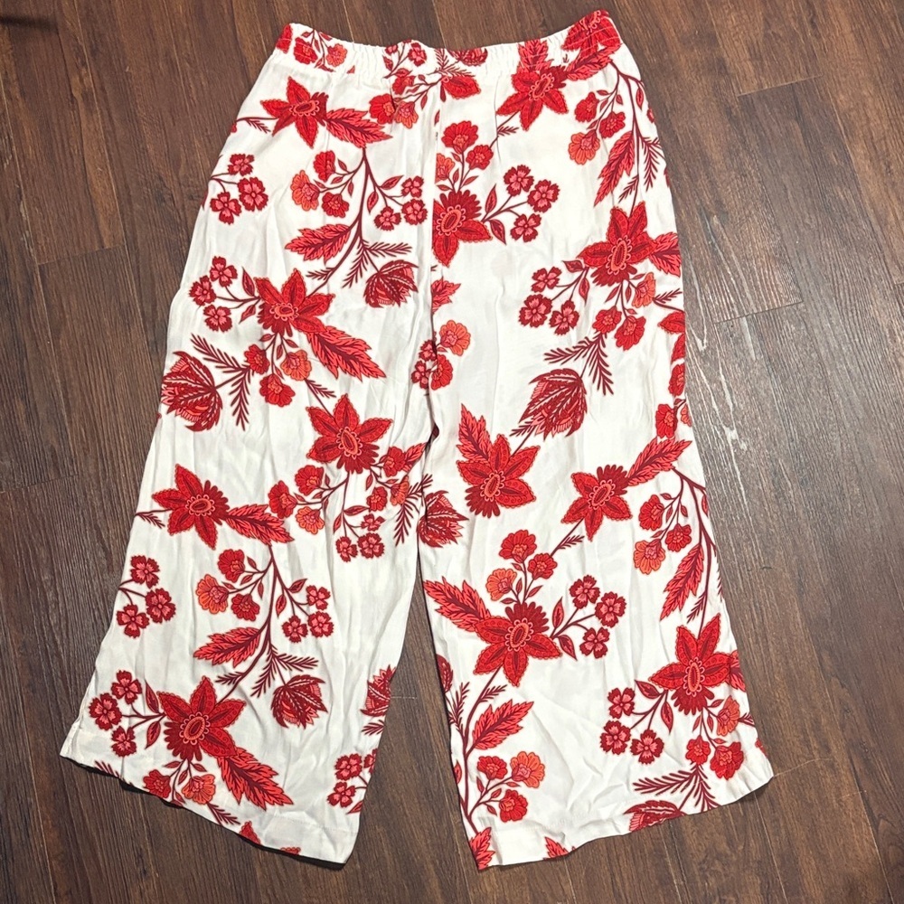 Loft Floral Red and White Wide-Leg Cropped Pants - Picture 6 of 6